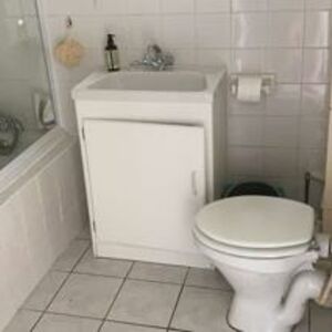 2 Bedroom Apartment Flat to Rent in Lakeside