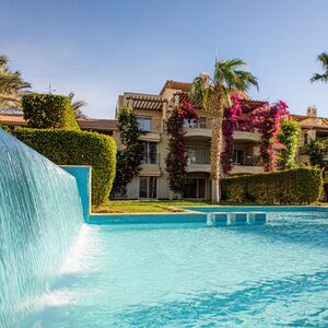 2BR Apartment with private Garden & Swimming pool