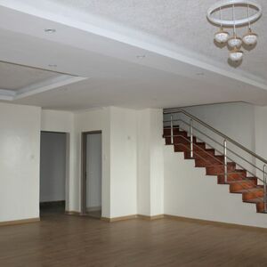 Spacious 5-Bedroom Duplex in Parklands – Modern Living at It