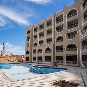 Studio with Private Terrace near the Sea in Hadaba