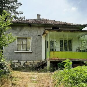 country house with spacious yard and quiet location Vrasta