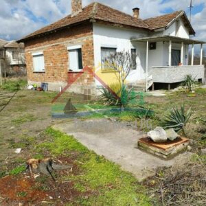Solid bungalow, (12 Km from Elhovo town)
