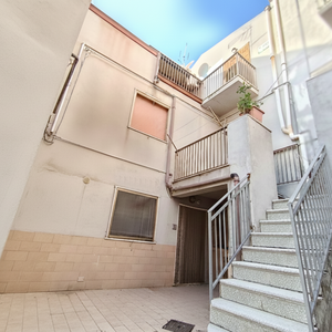 CASA INDIPENDENTE NEL CENTRO STORICO DI ASSORO SICILIA 
