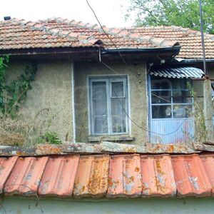 House with Large Garden for Renovation near Strazhitsa and V