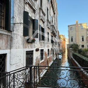 3 appartamenti di pregio ristrutturati in centro storico