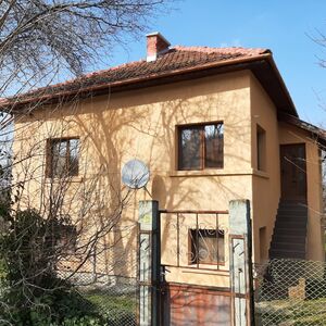 Renovated rural house with nice location in a quiet village