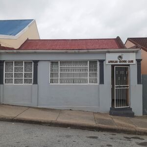 North End &ndash; Semi House &ndash; Renovators Dream &ndash; Reduced -R380 00