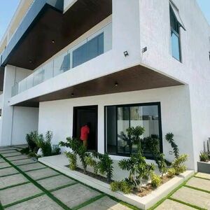 LUXURY 4-BEDROOM TOWNHOUSE T LET@TSEADDO