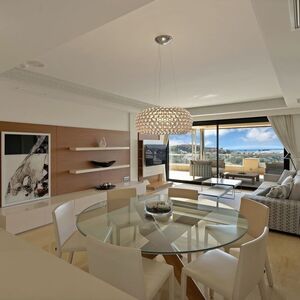 Spacious 3-Bedroom Apartment with Large Terrace in Marbella