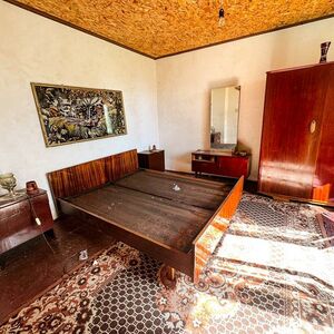 3-Bedroom House with Sunny Garden in Alekovo