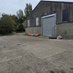 Large 210sqm/2250 sq.ft. for rent Chistlehurt immediately