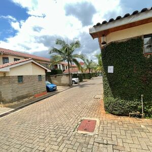 Spacious 4 bedroom townhouse with detached SQ in Kileleshwa 