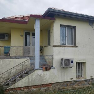 Massive two-story house with 2 bedrooms in Tenevo, Yambol re