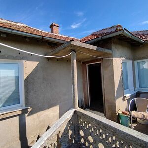 Two-storey house with beautiful panorama and a large yard 