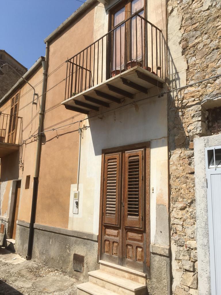 sh 652 town house, Caccamo, Sicily (Italy, Sicilia, caccamo) Property